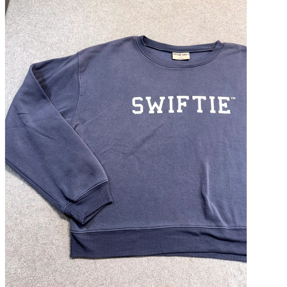 Taylor Swift Official SWIFTIE Cropped Sweatshirt Large Blue Gray Crewneck Comfy - Picture 2 of 8